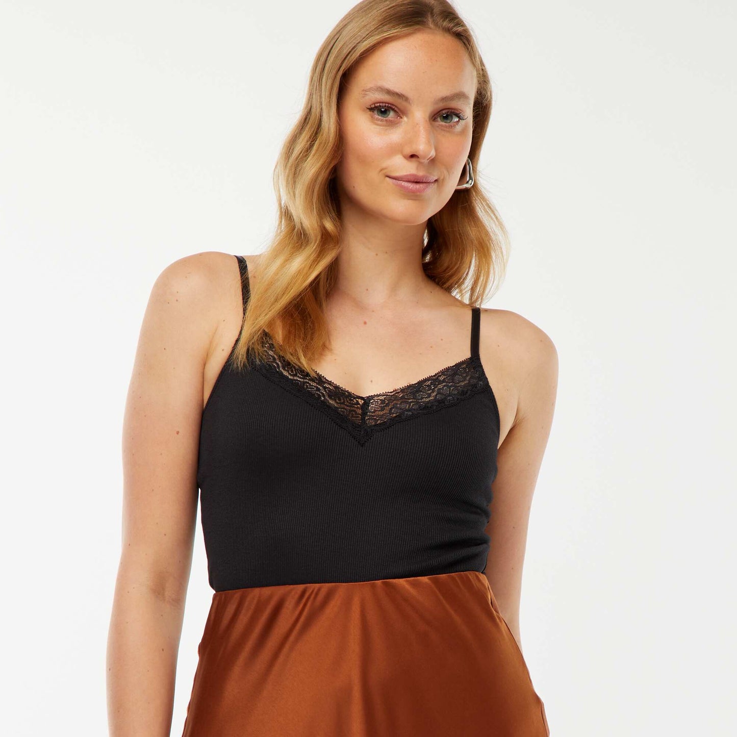 Body côtelé uni avec dentelle NOIR