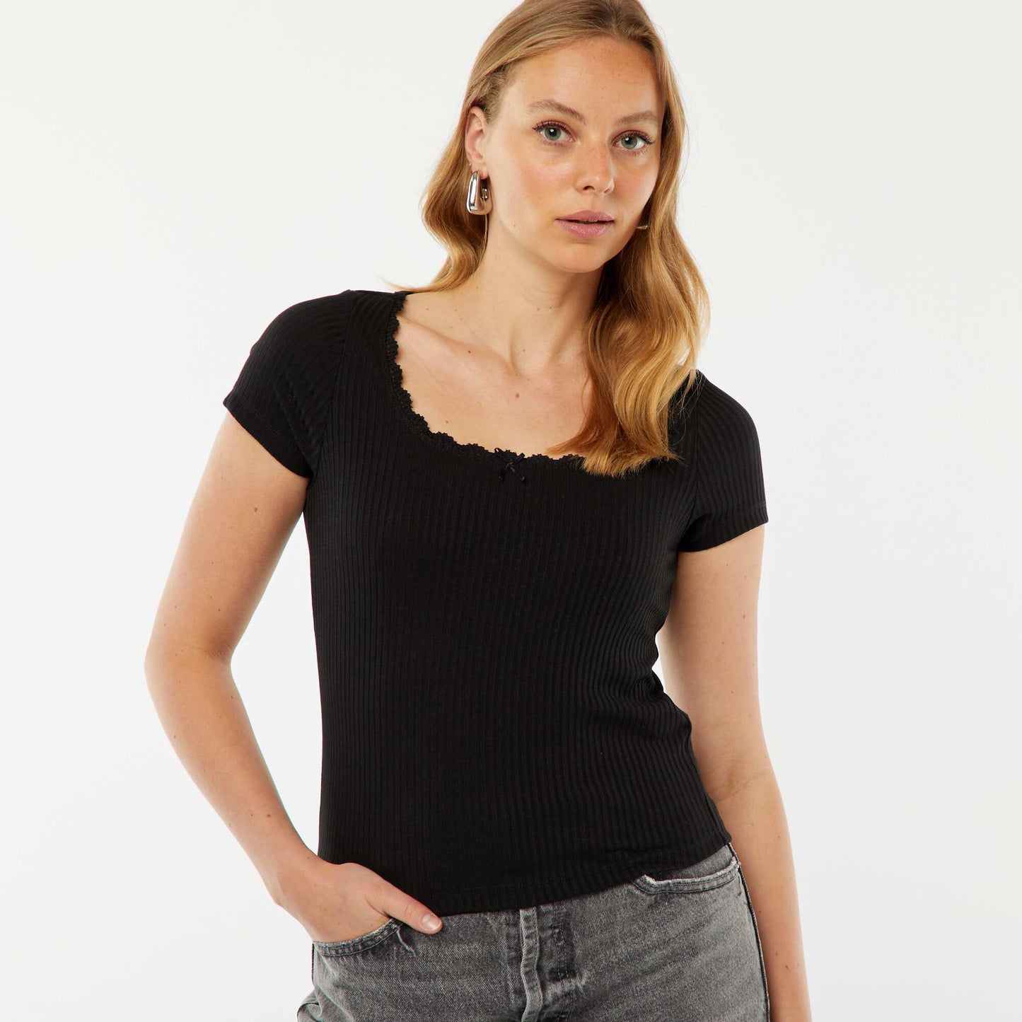 T-shirt à manches courtes avec dentelle et nœud fantaisiste NOIR