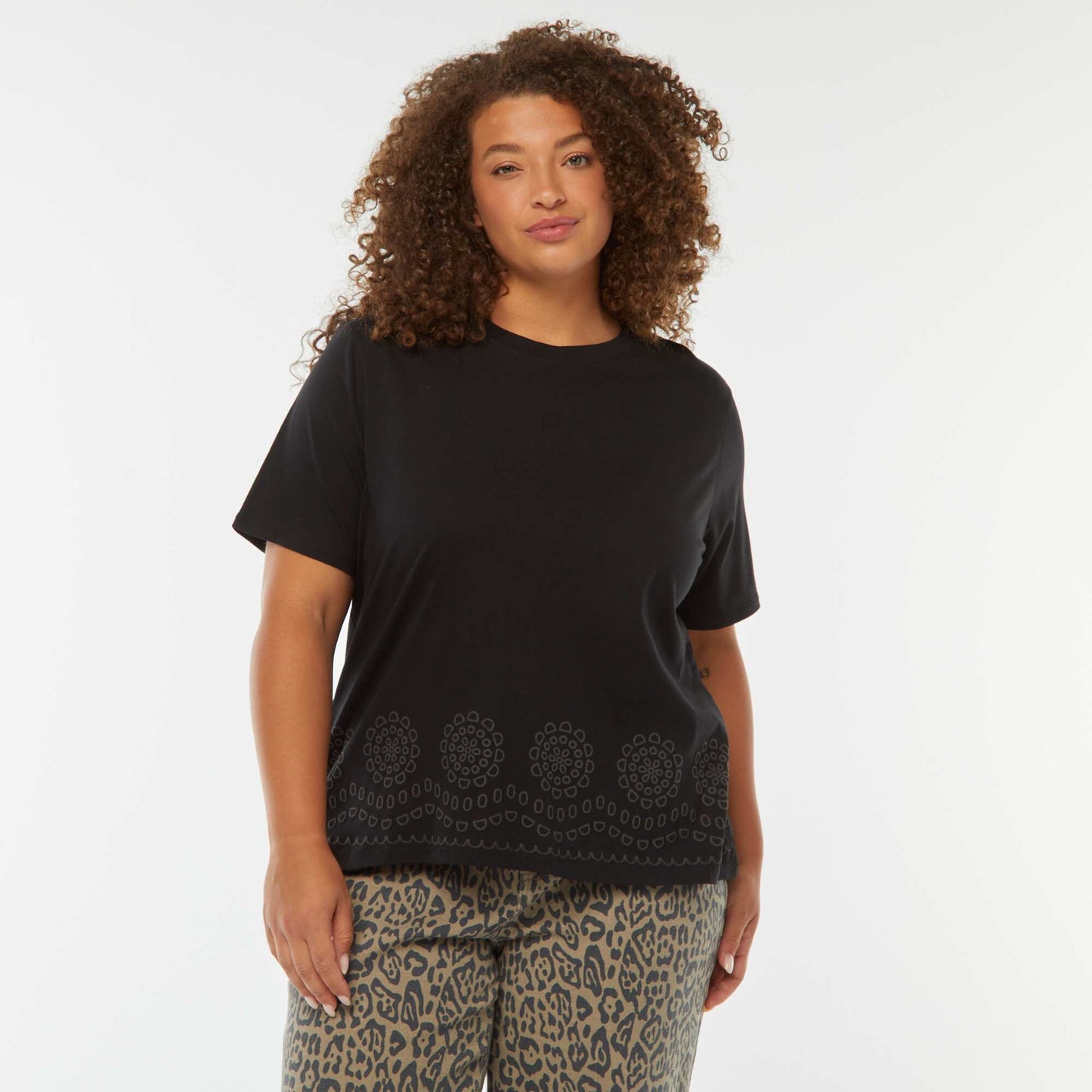 T-shirt en jersey effet broderie à la base NOIR