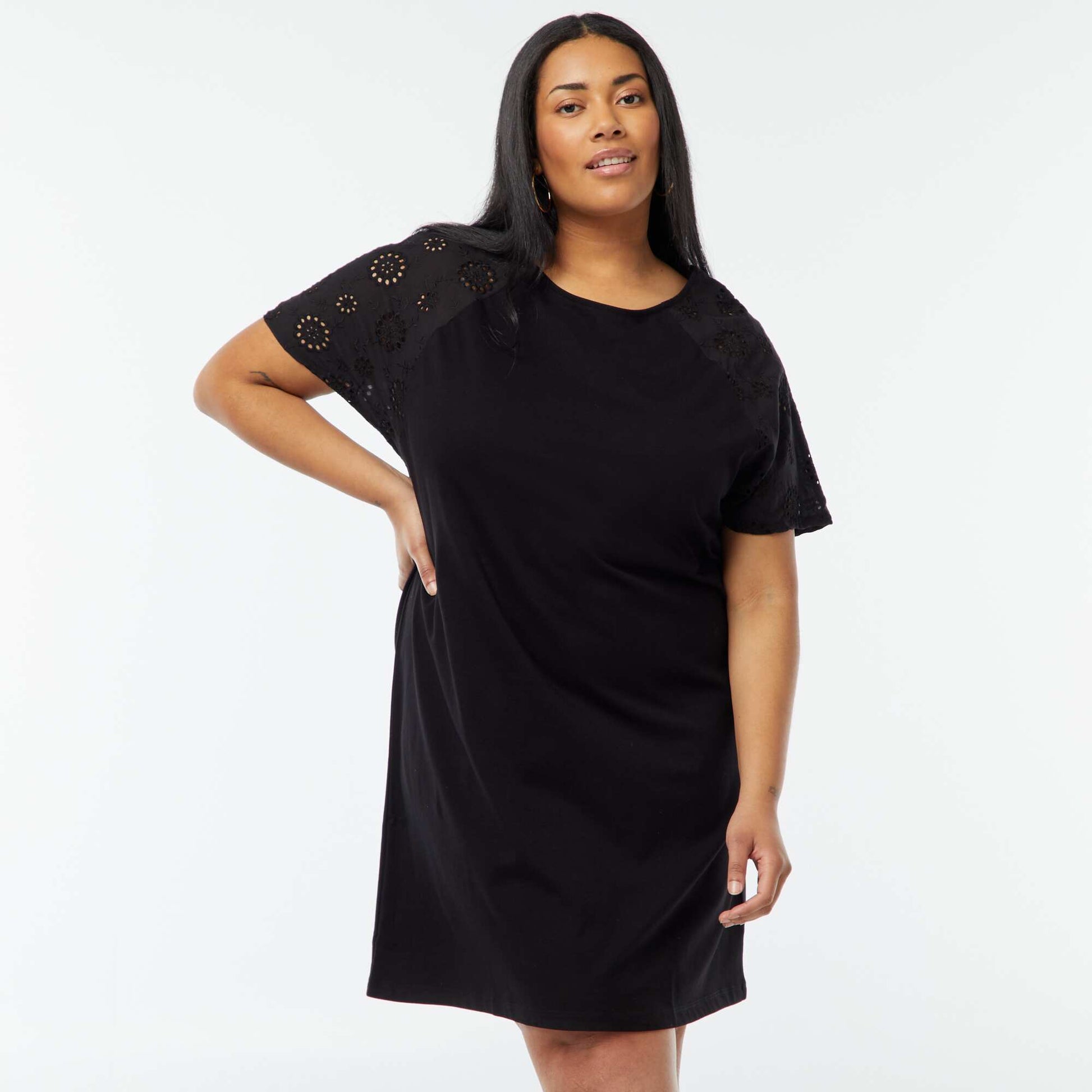 Robe en coton avec broderies NOIR