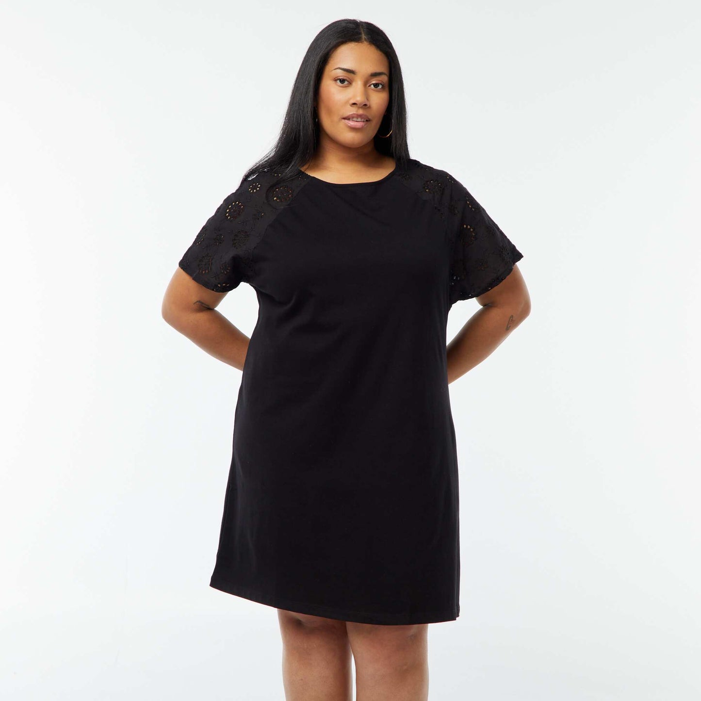 Robe en coton avec broderies NOIR