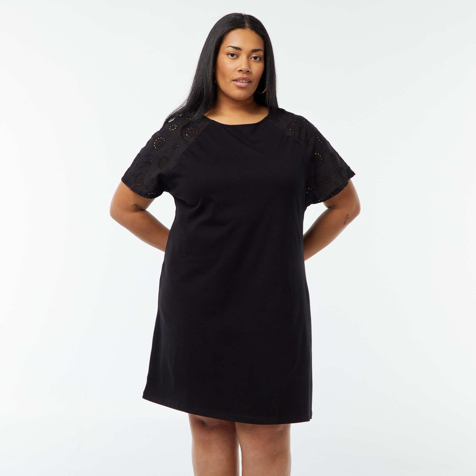 Robe en coton avec broderies NOIR