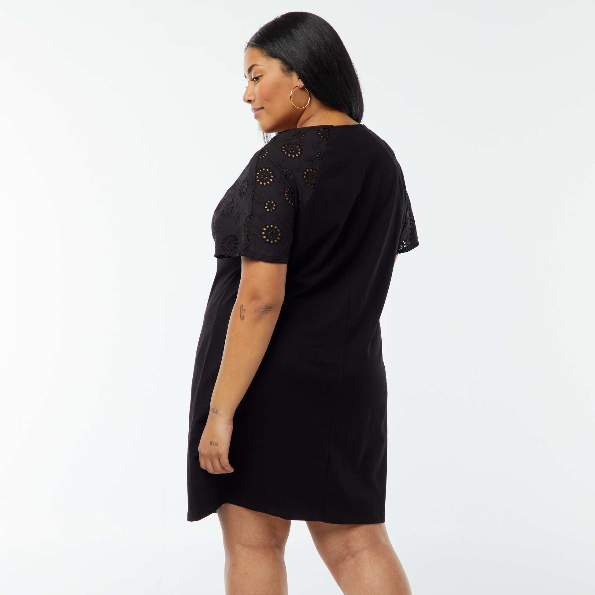 Robe en coton avec broderies NOIR
