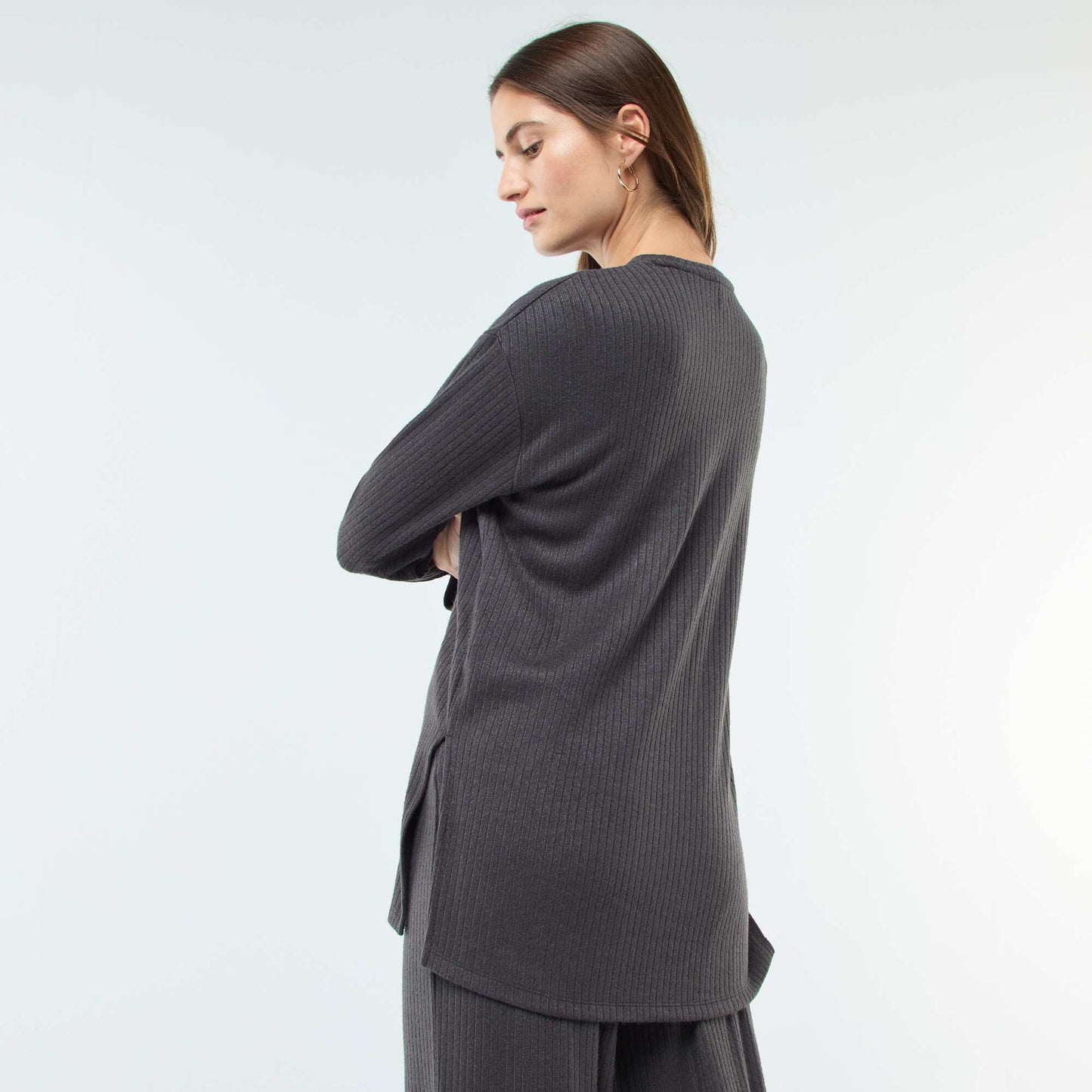 Pull en maille côtelée forme rallongée GRIS