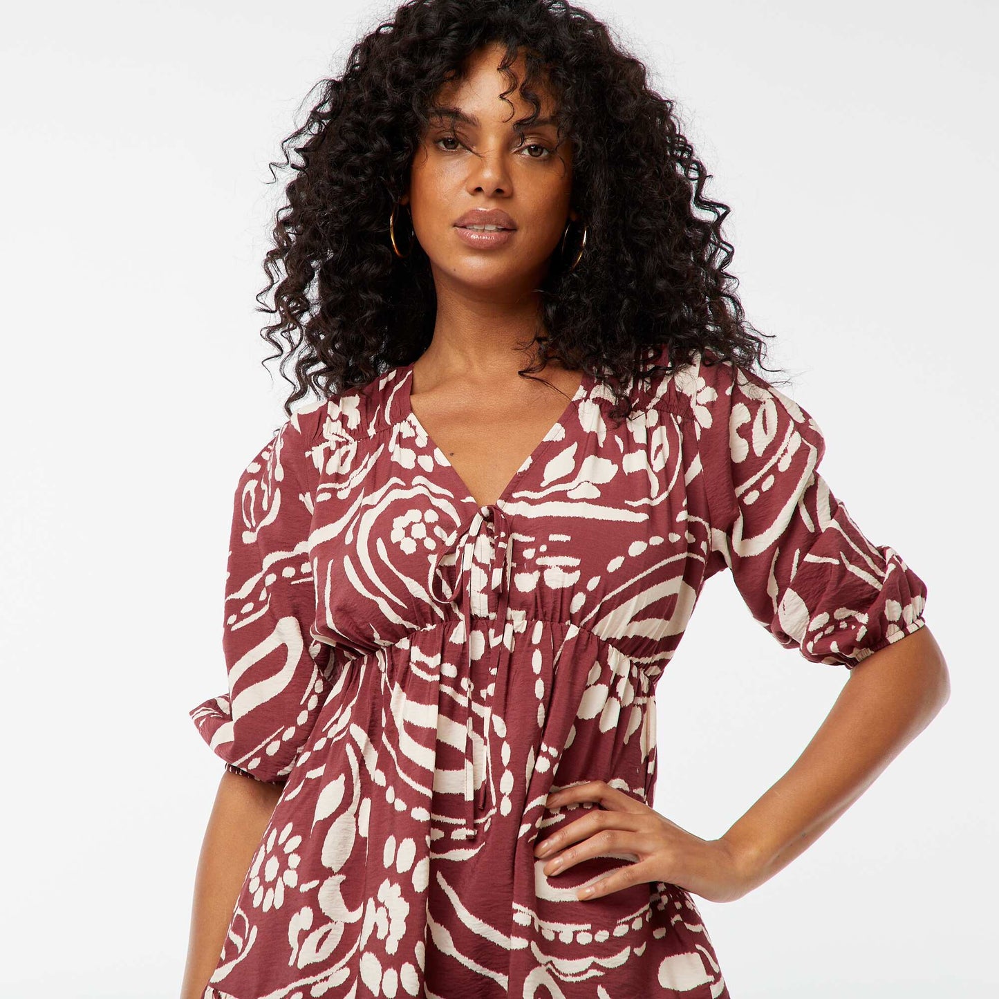 Robe courte à manches 3/4 et à motif ROUGE