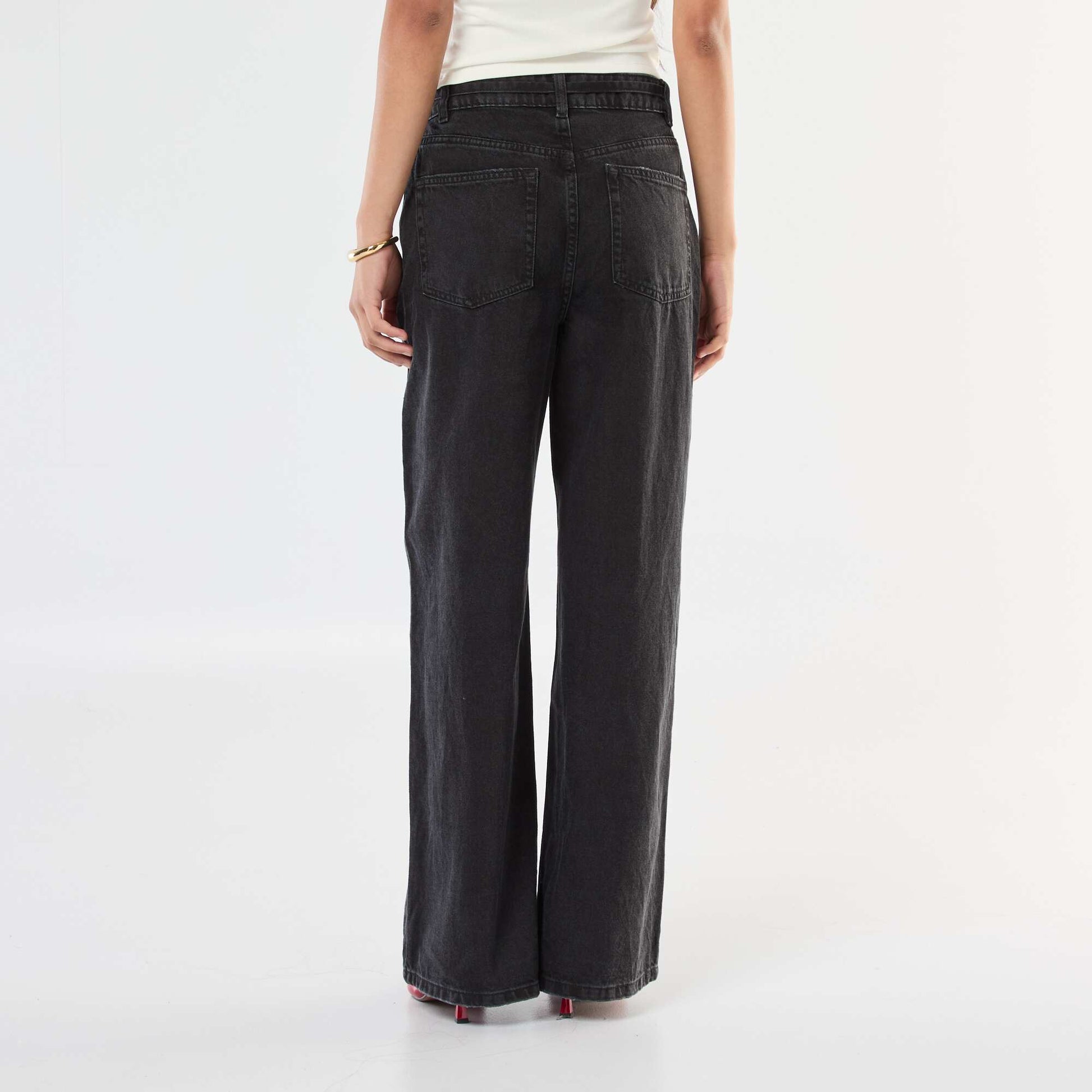 Jean coupe wide leg avec ceinture fine en jean GRIS