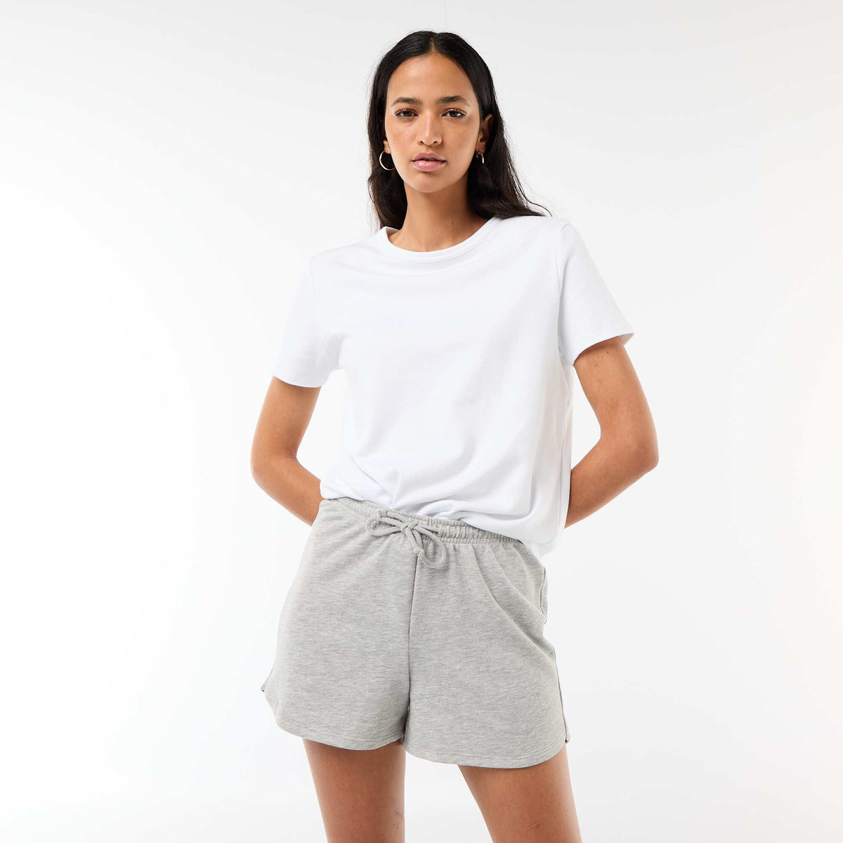 Short court en coton uni avec lien GRIS