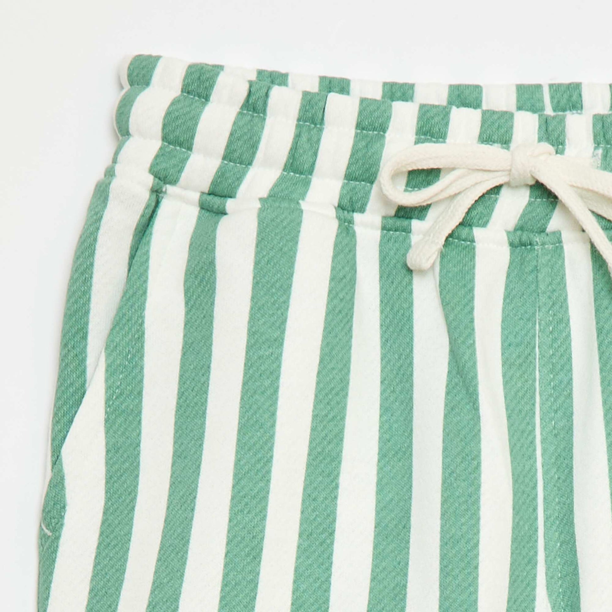 Short en molleton léger avec 2 poches VERT