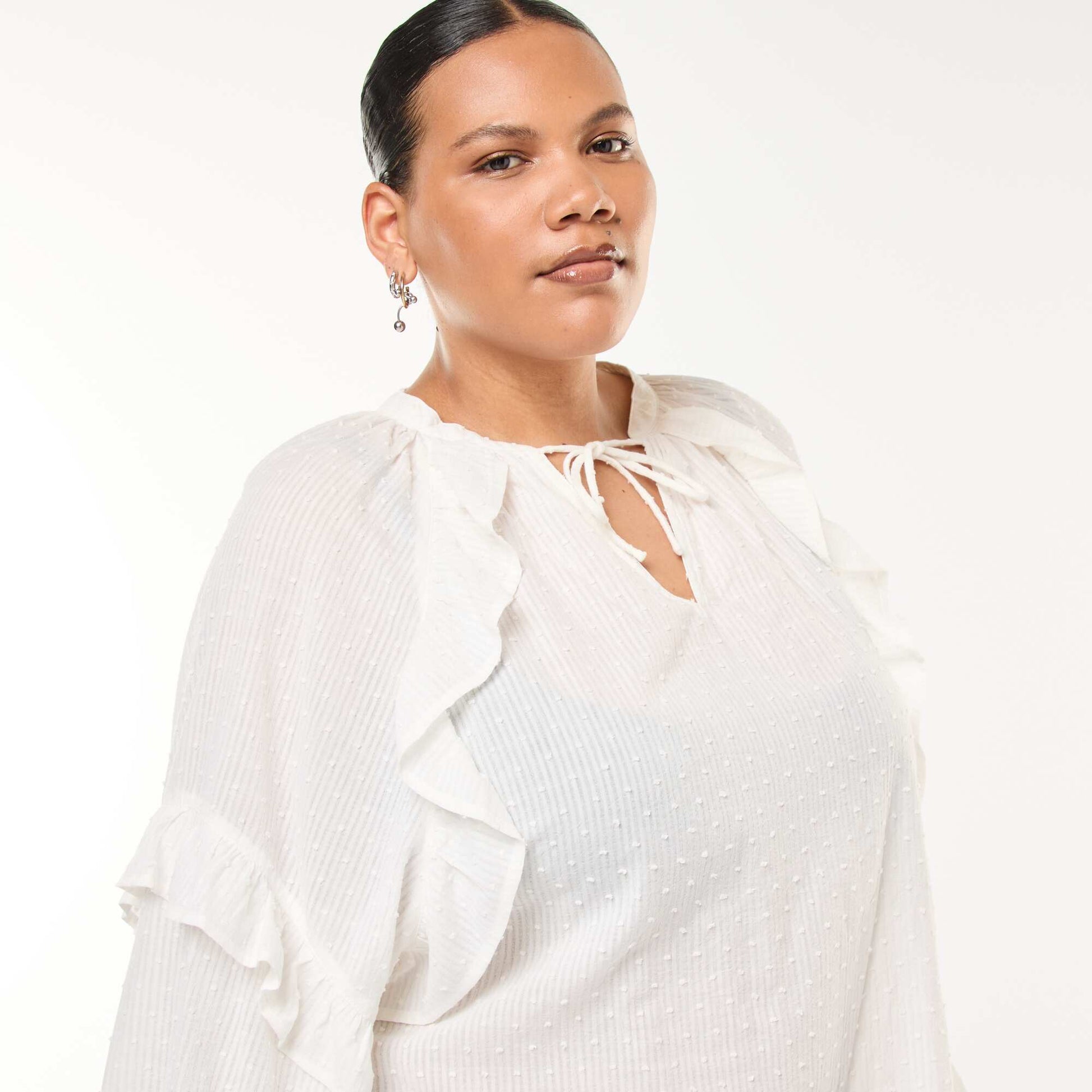 Blouse en plumetis volantée avec liens à nouer au col BLANC