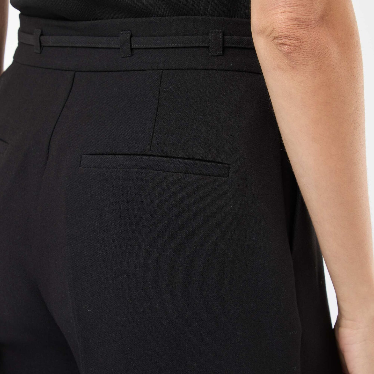 Pantalon large avec lien ceinture NOIR