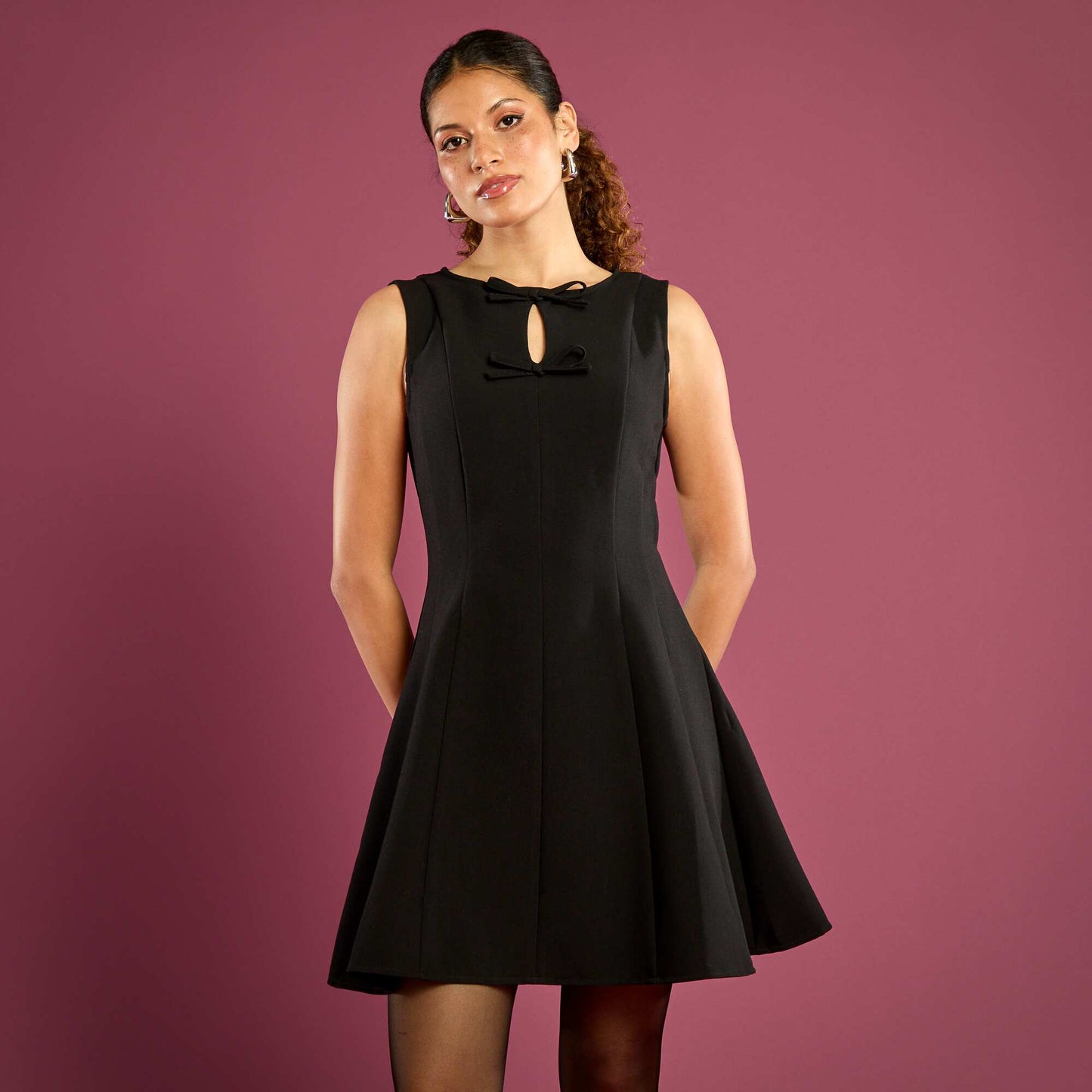 Robe cintrée avec noeuds NOIR
