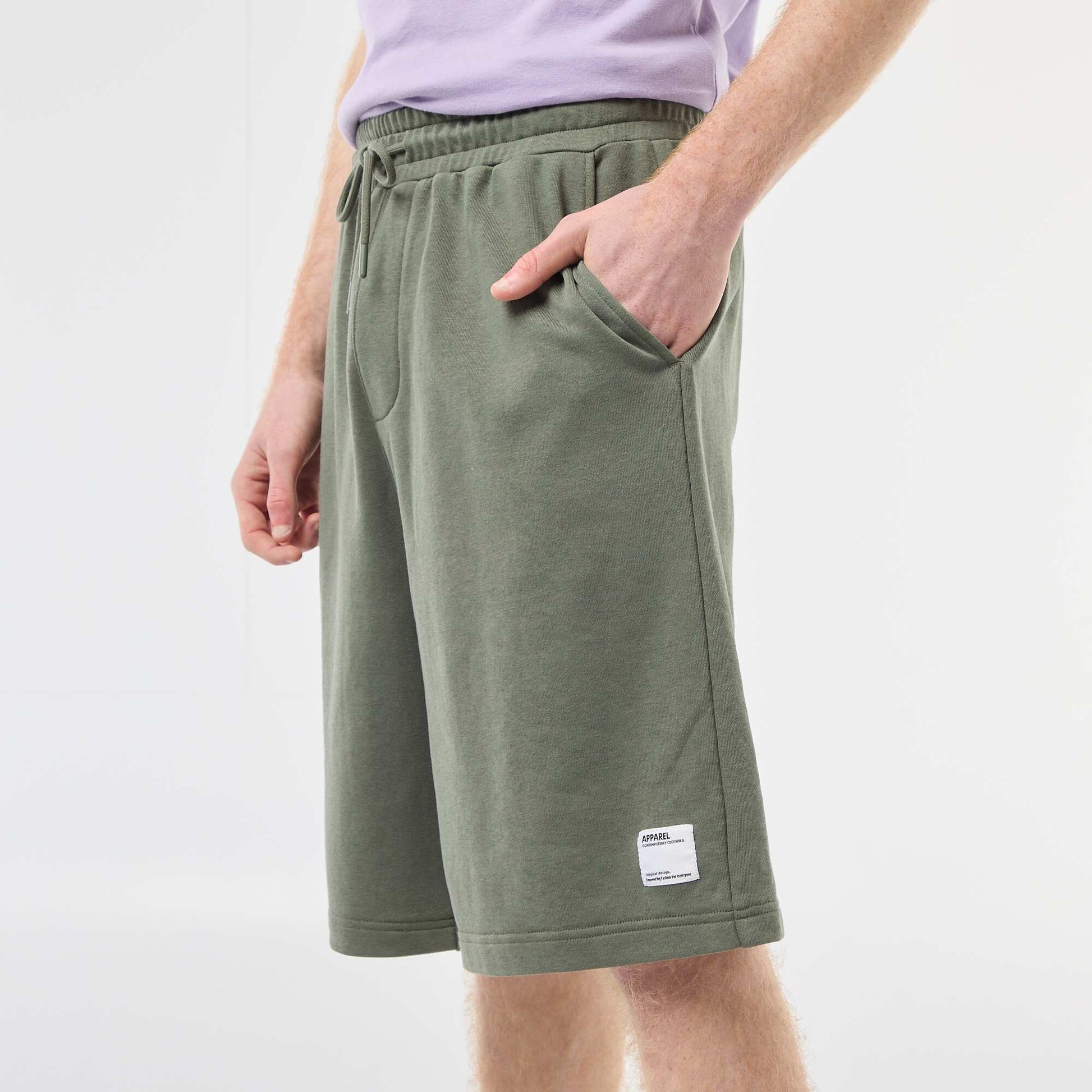 Short avec patch en coton uni VERT