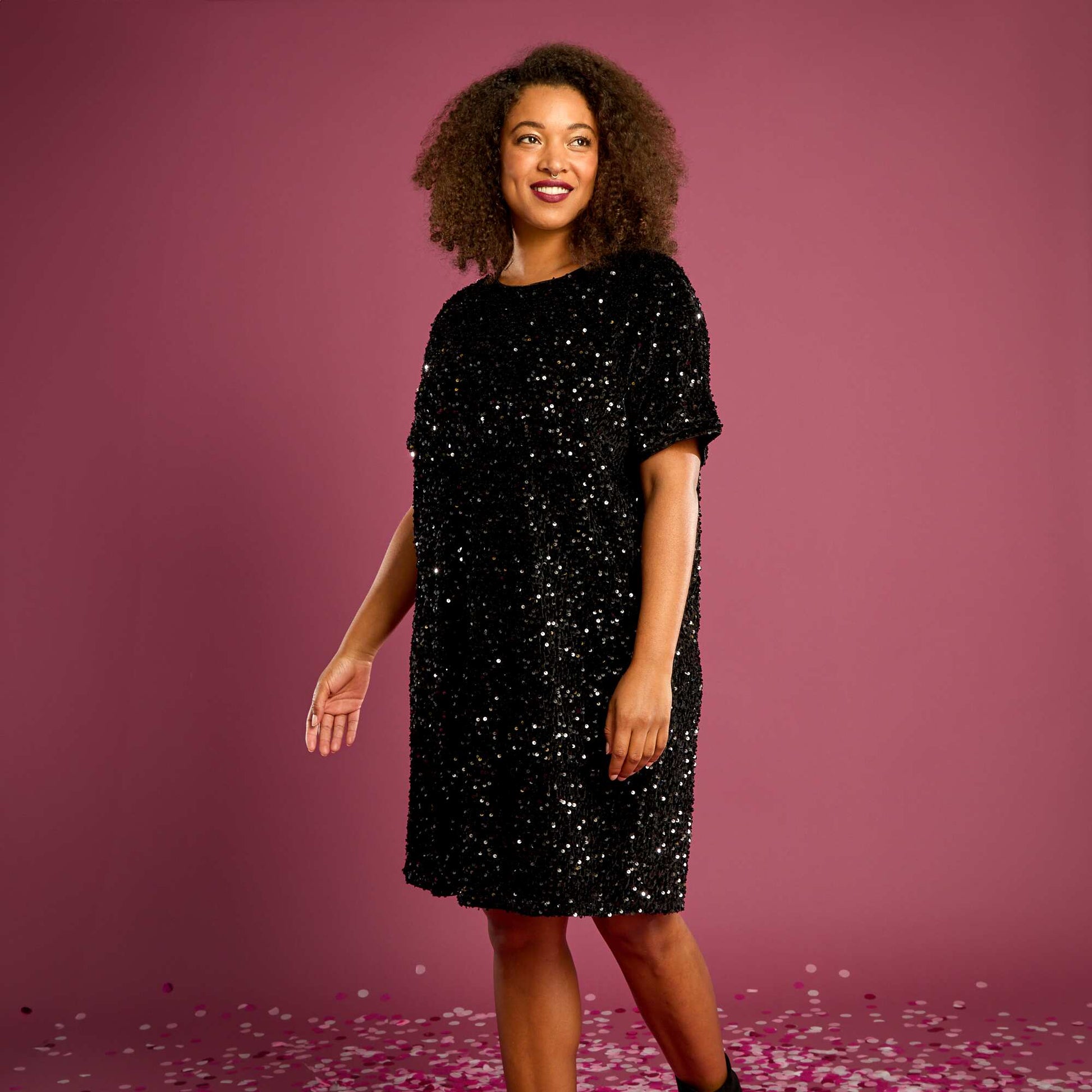 Robe courte à sequins NOIR