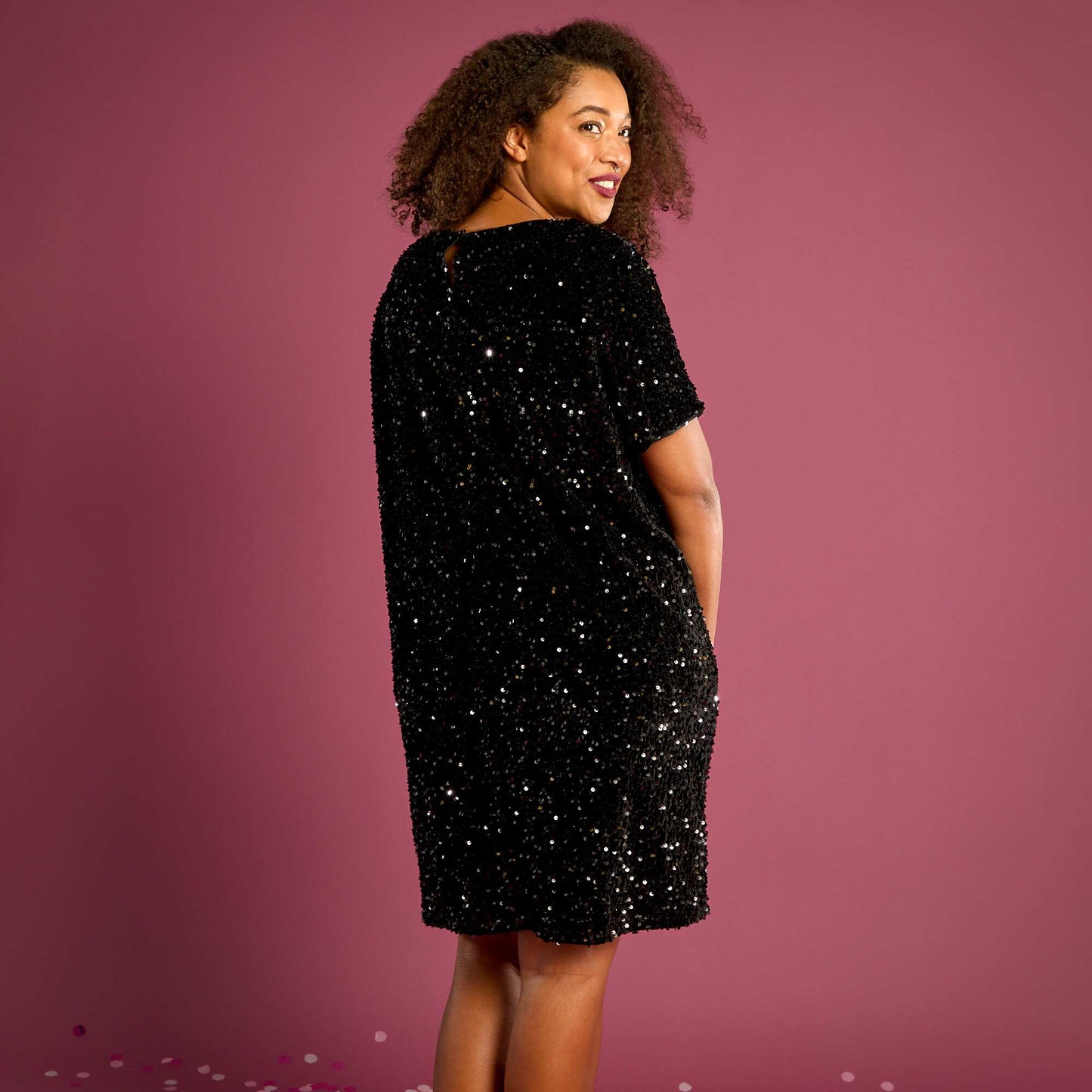Robe courte à sequins NOIR