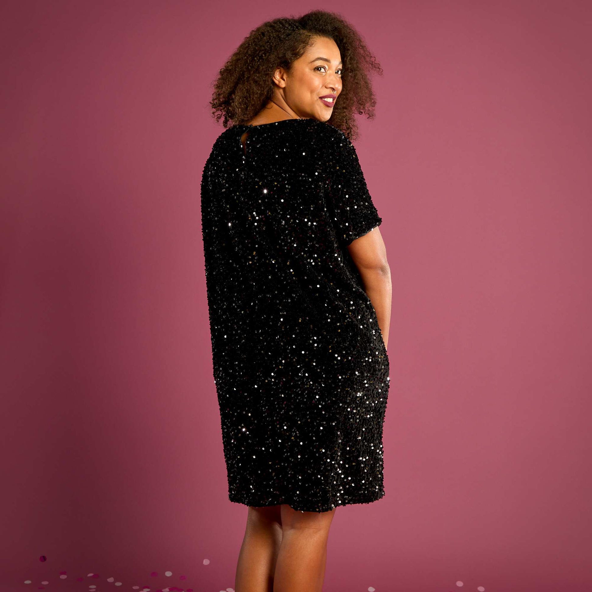 Robe courte à sequins NOIR