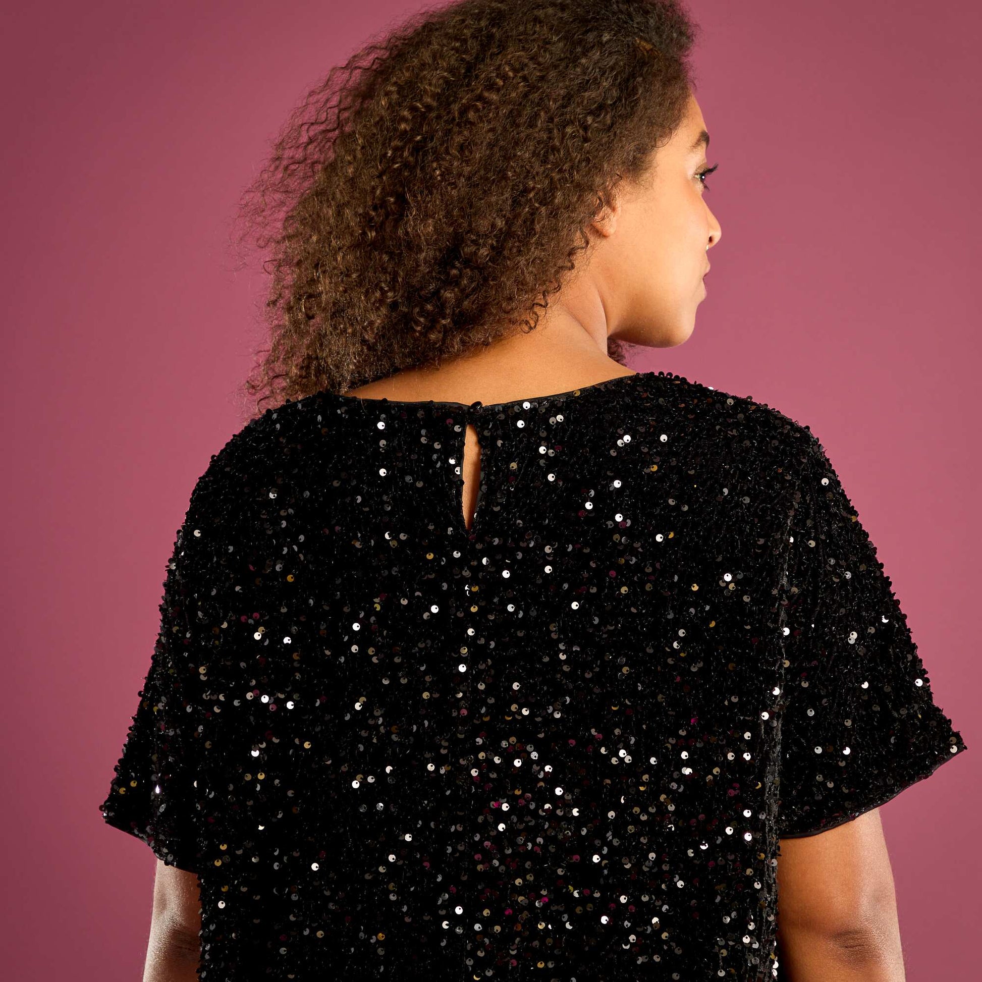 Robe courte à sequins NOIR