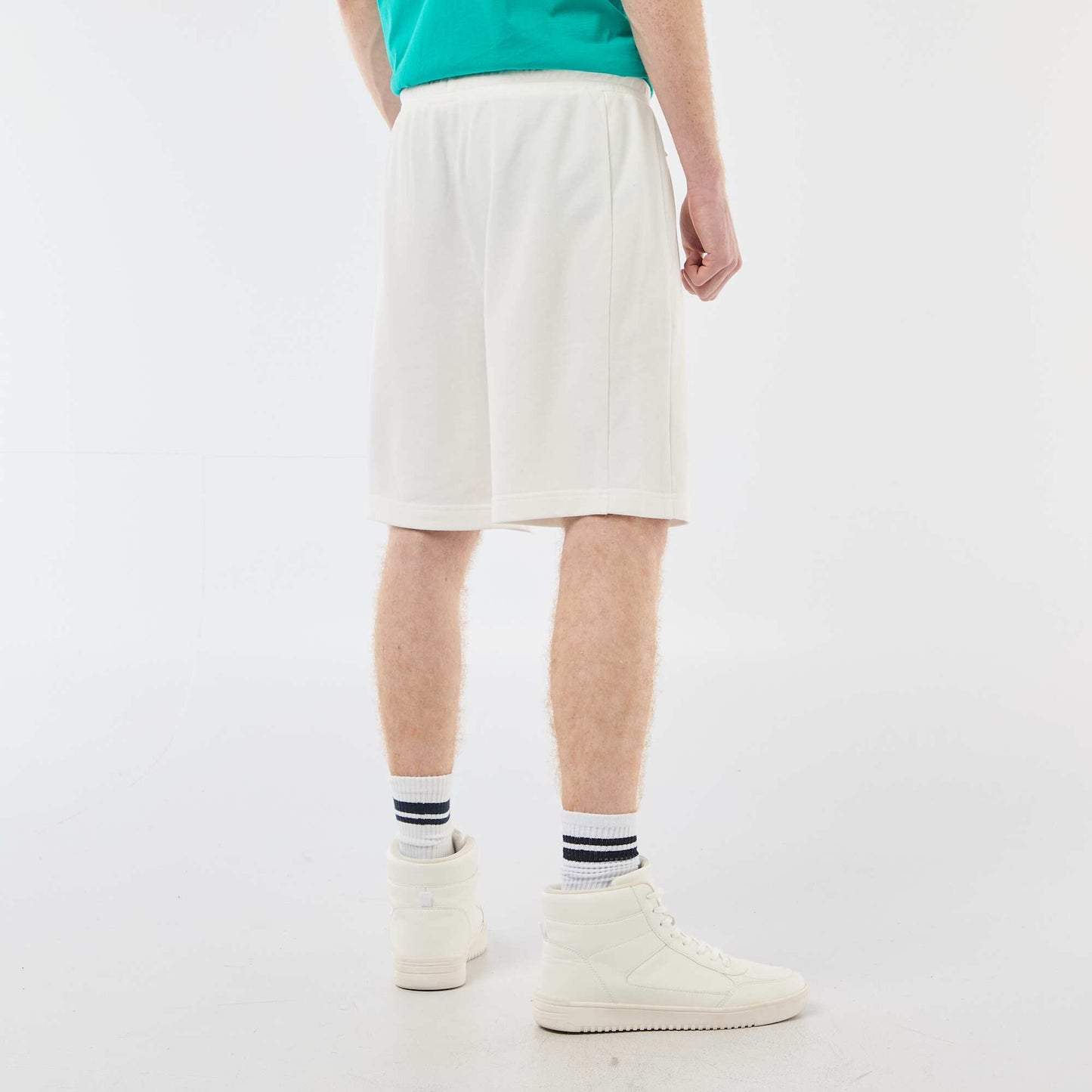 Short uni en french terry coton avec poches zippées BLANC