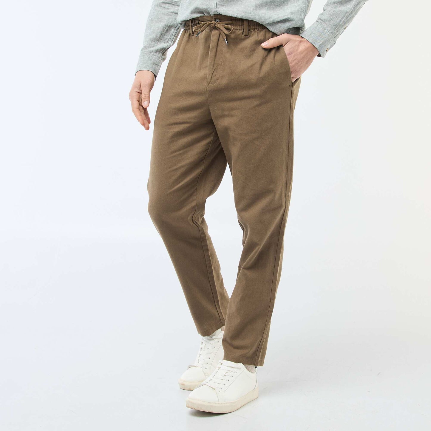 Pantalon chino regular en lin mélangé MARRON