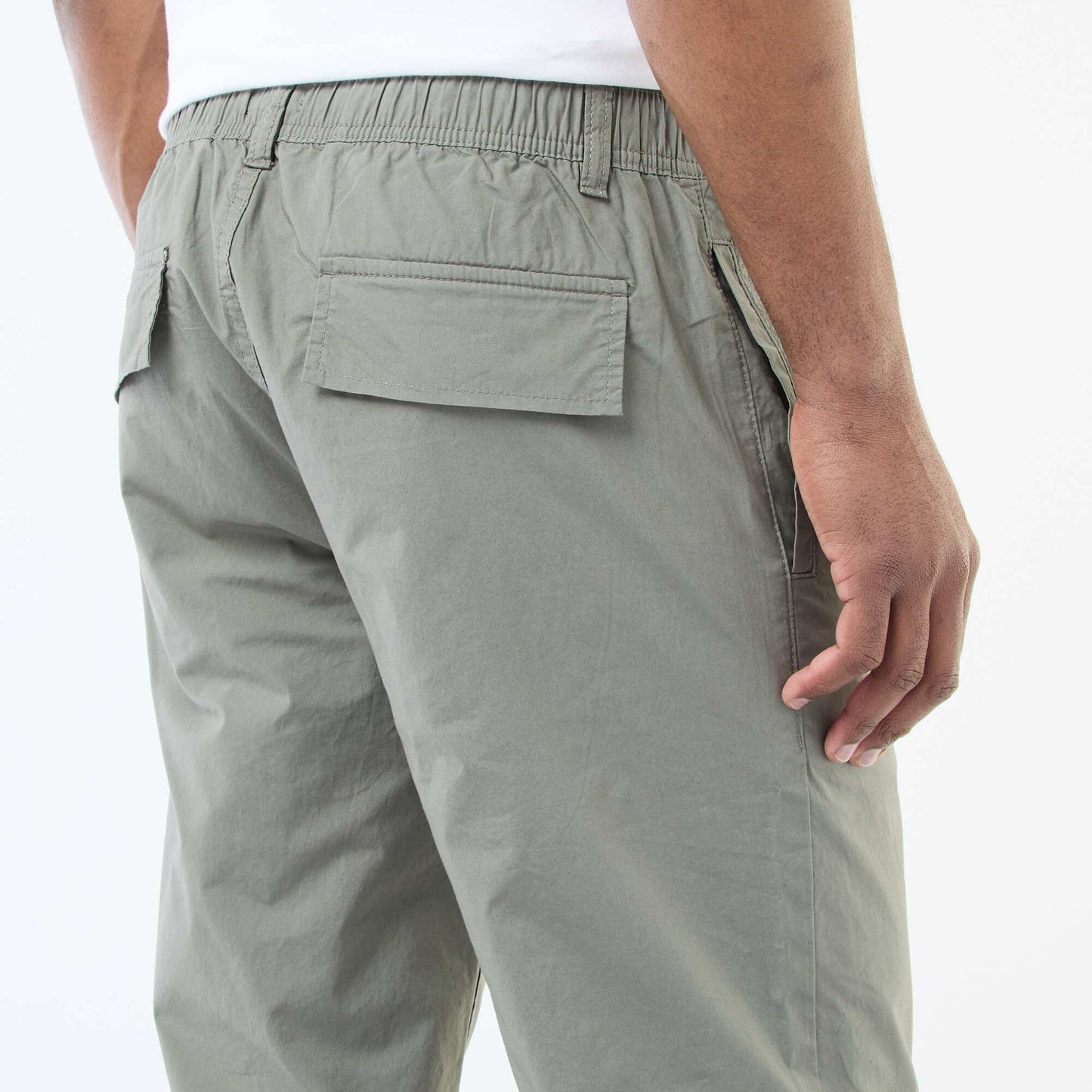 Pantalon regular en popeline craquante KAKI