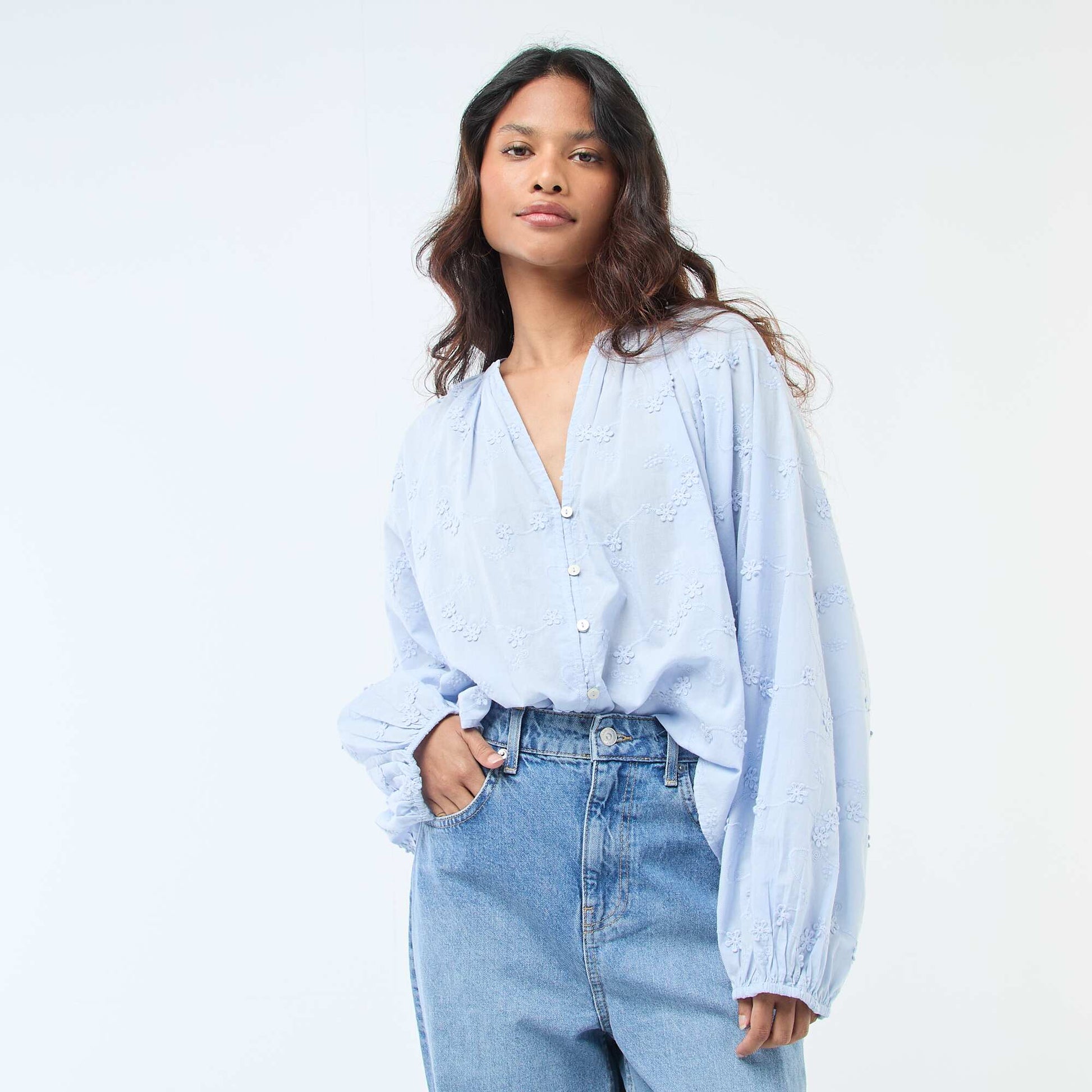 Blouse avec broderies fleurs BLEU