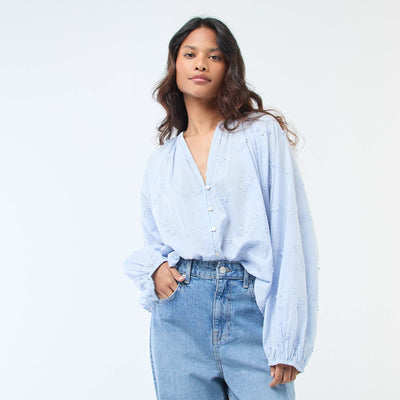 Blouse avec broderies fleurs BLEU