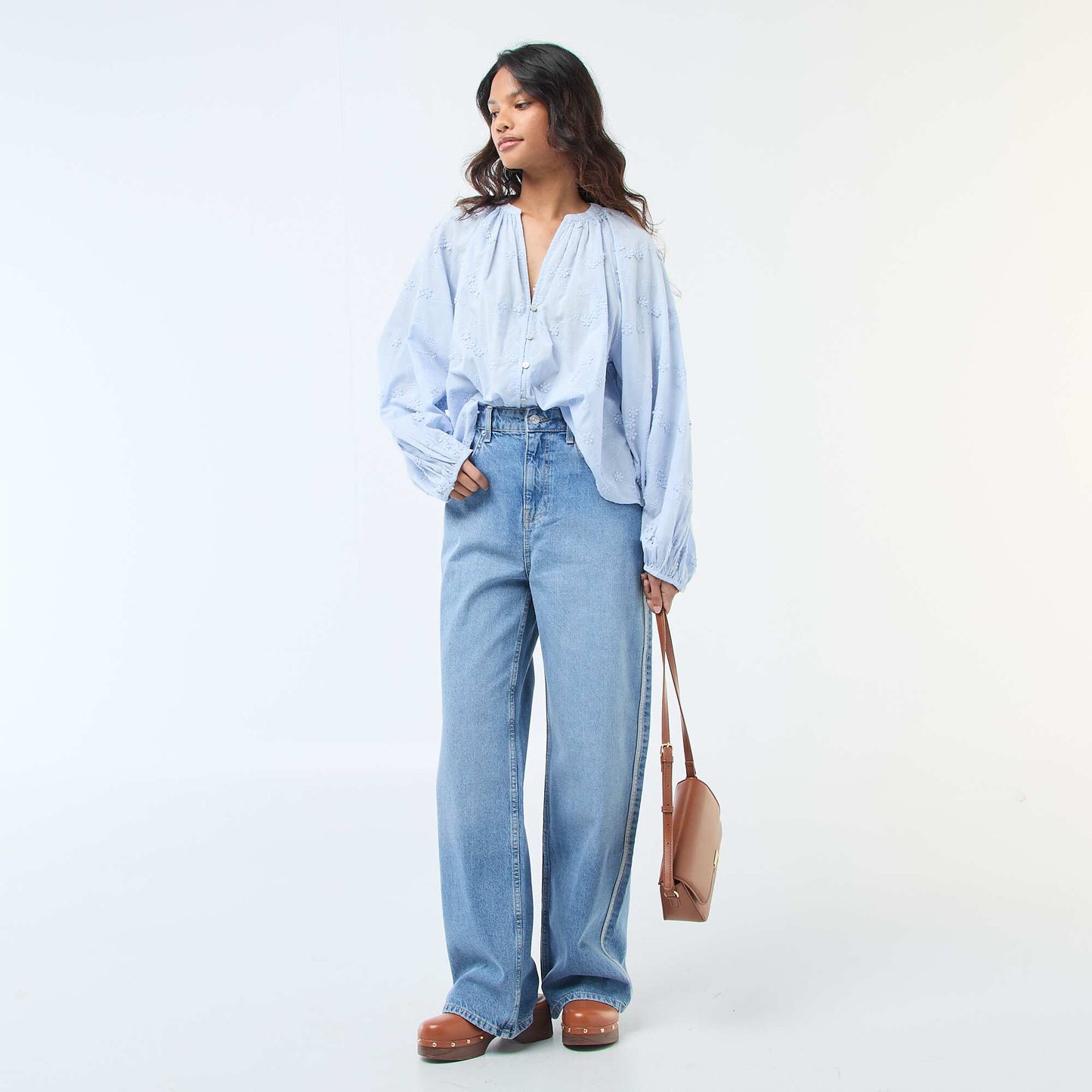 Blouse avec broderies fleurs BLEU