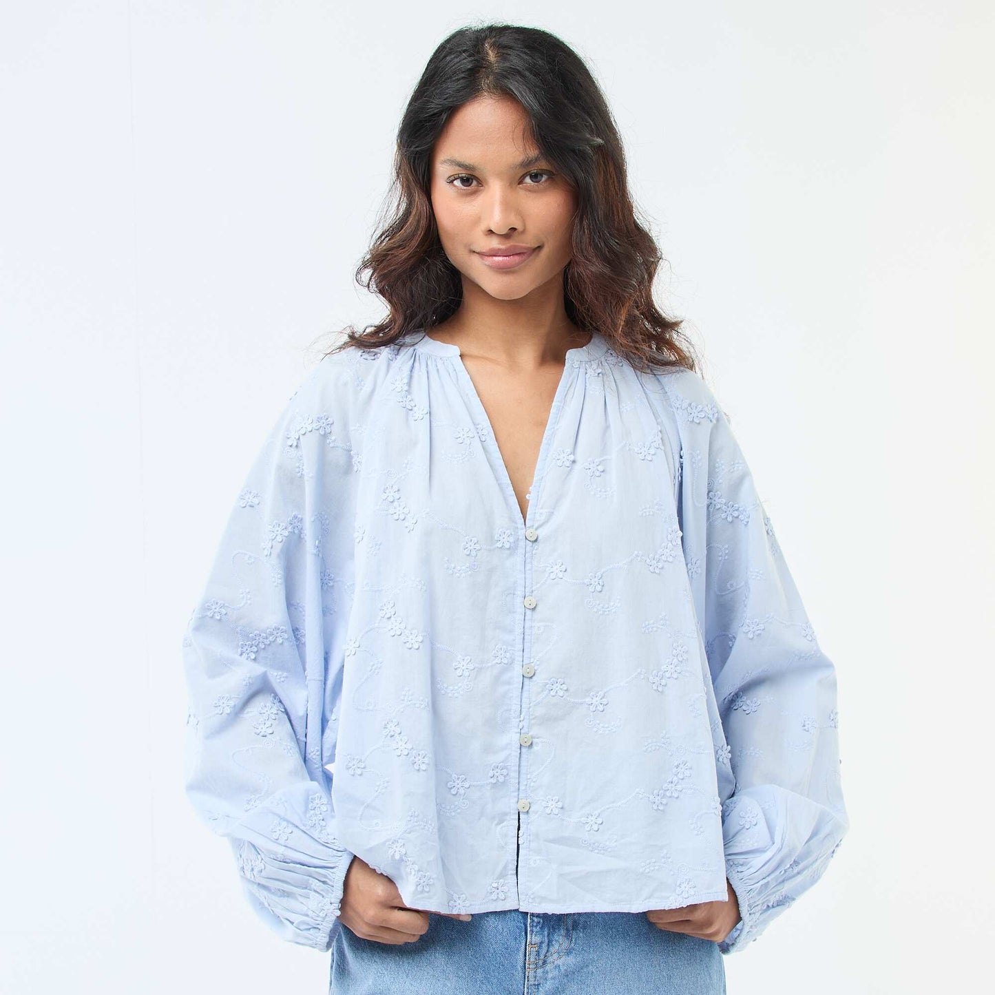 Blouse avec broderies fleurs BLEU