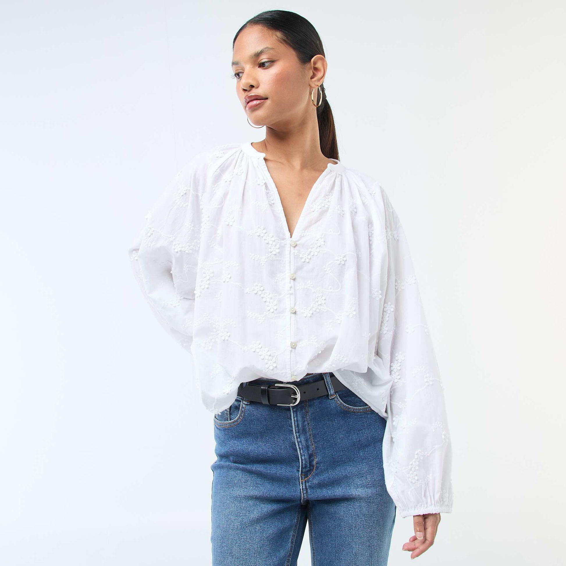 Blouse avec broderies fleurs BLANC