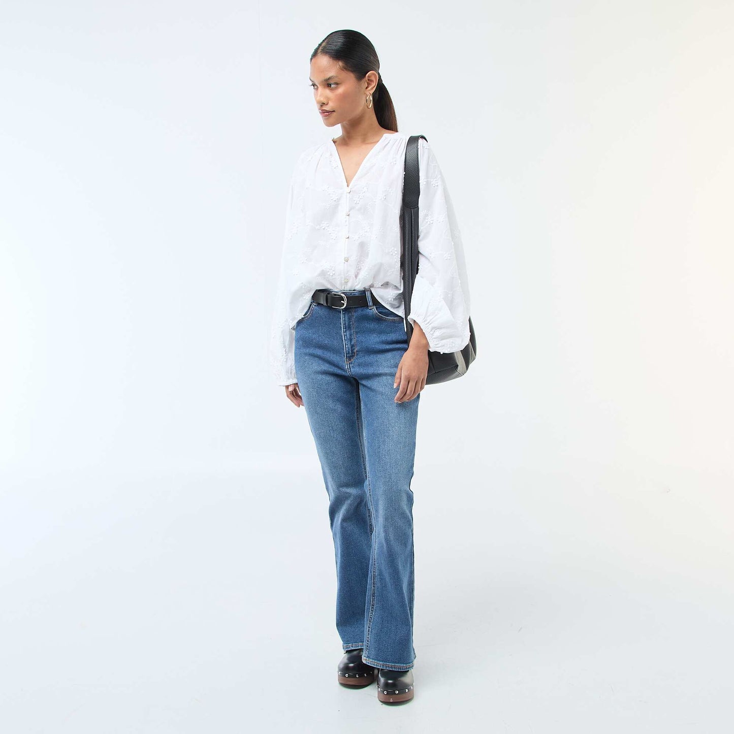 Blouse avec broderies fleurs BLANC