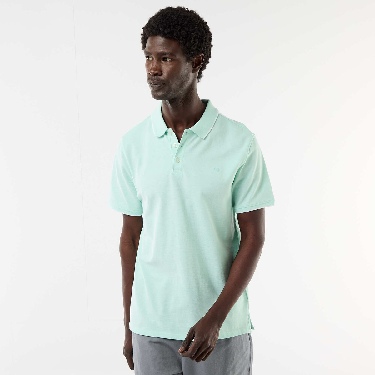 Polo avec broderie sur poitrine VERT