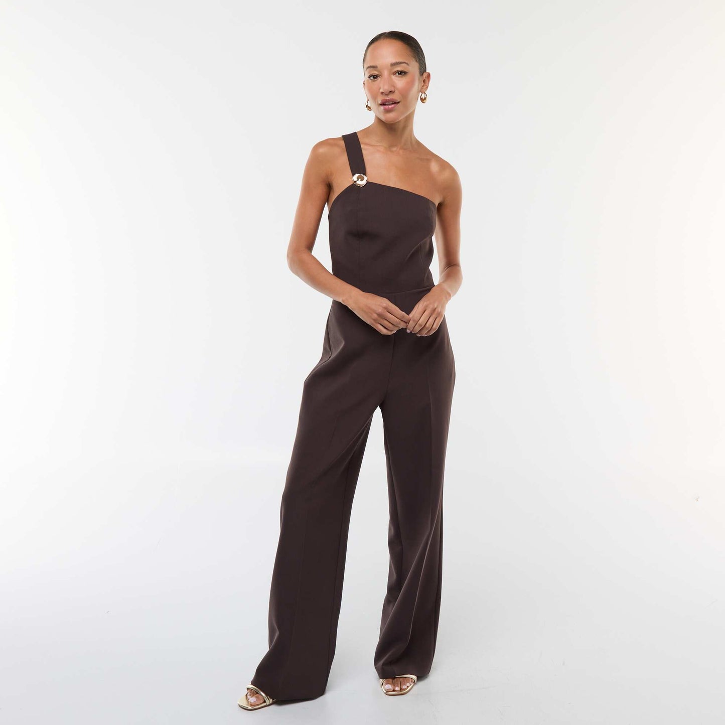 Combinaison pantalon à bretelle asymétrique avec détails MARRON