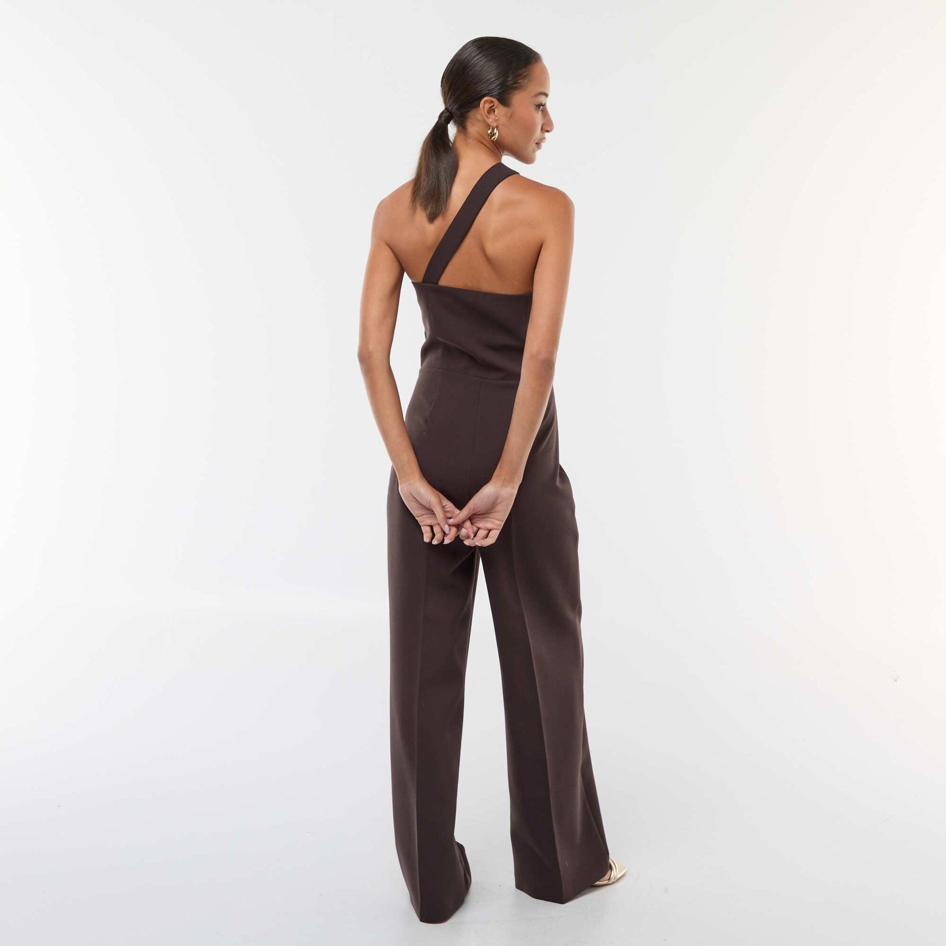 Combinaison pantalon à bretelle asymétrique avec détails MARRON