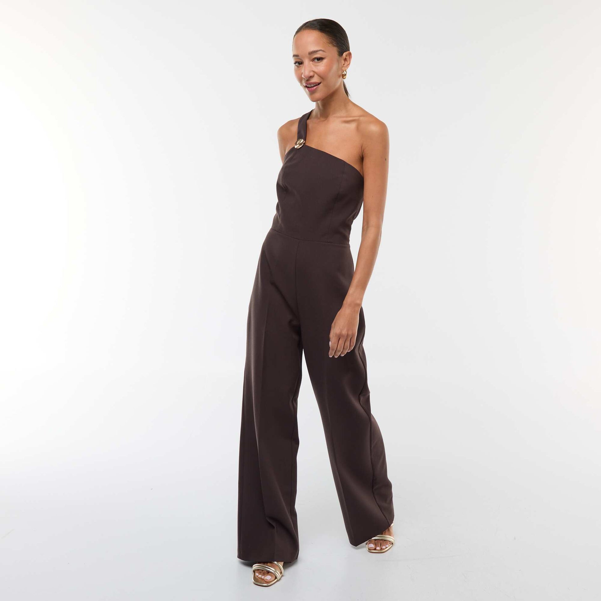 Combinaison pantalon à bretelle asymétrique avec détails MARRON