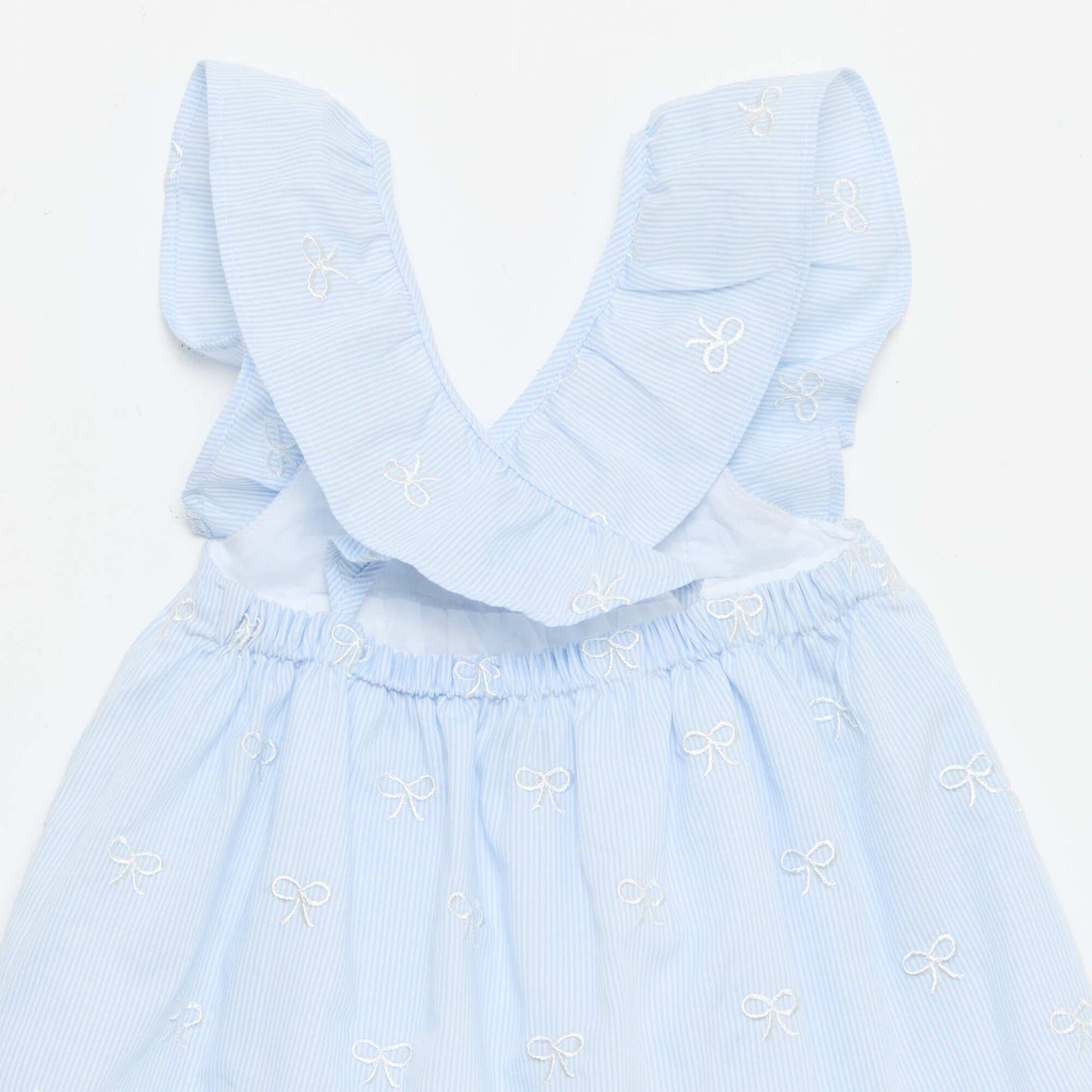 Robe avec bretelles volantées et broderies BLEU