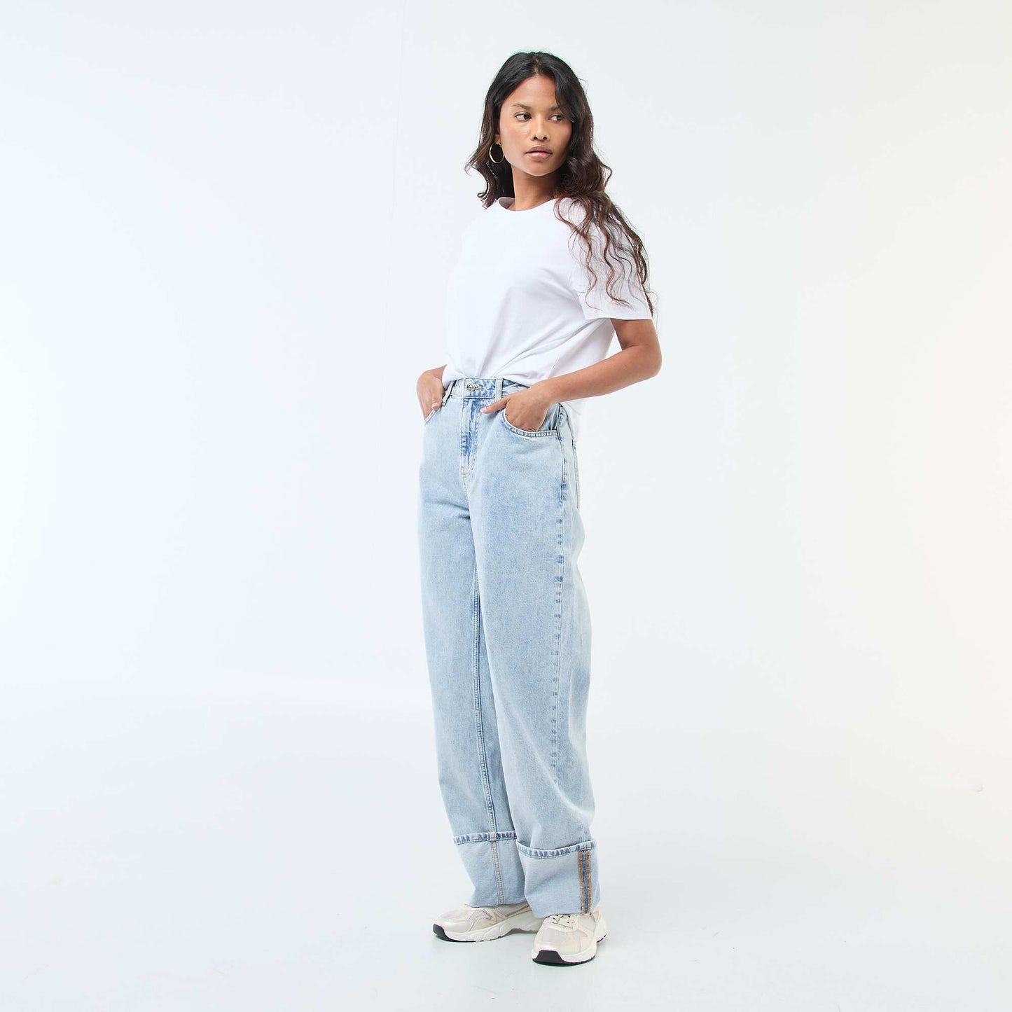 Jean regular / taille standard avec larges ourlets BLEU