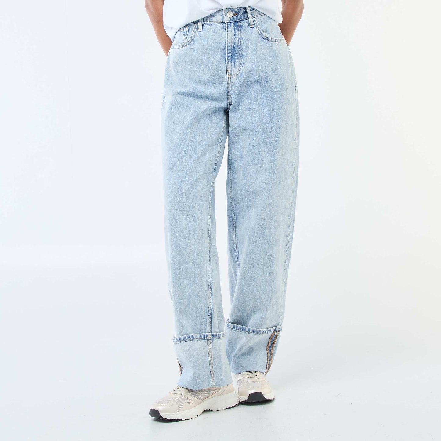 Jean regular / taille standard avec larges ourlets BLEU