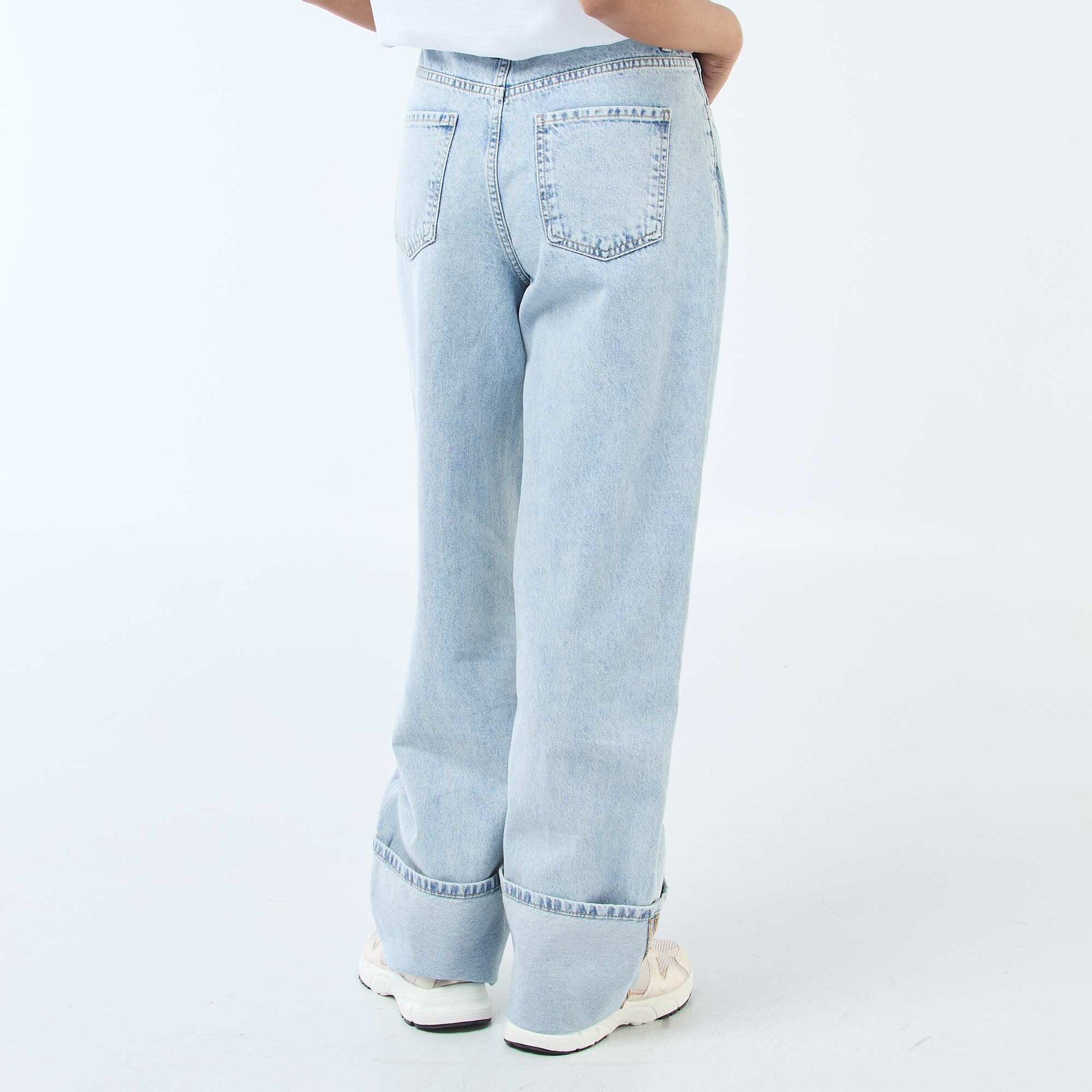 Jean regular / taille standard avec larges ourlets BLEU