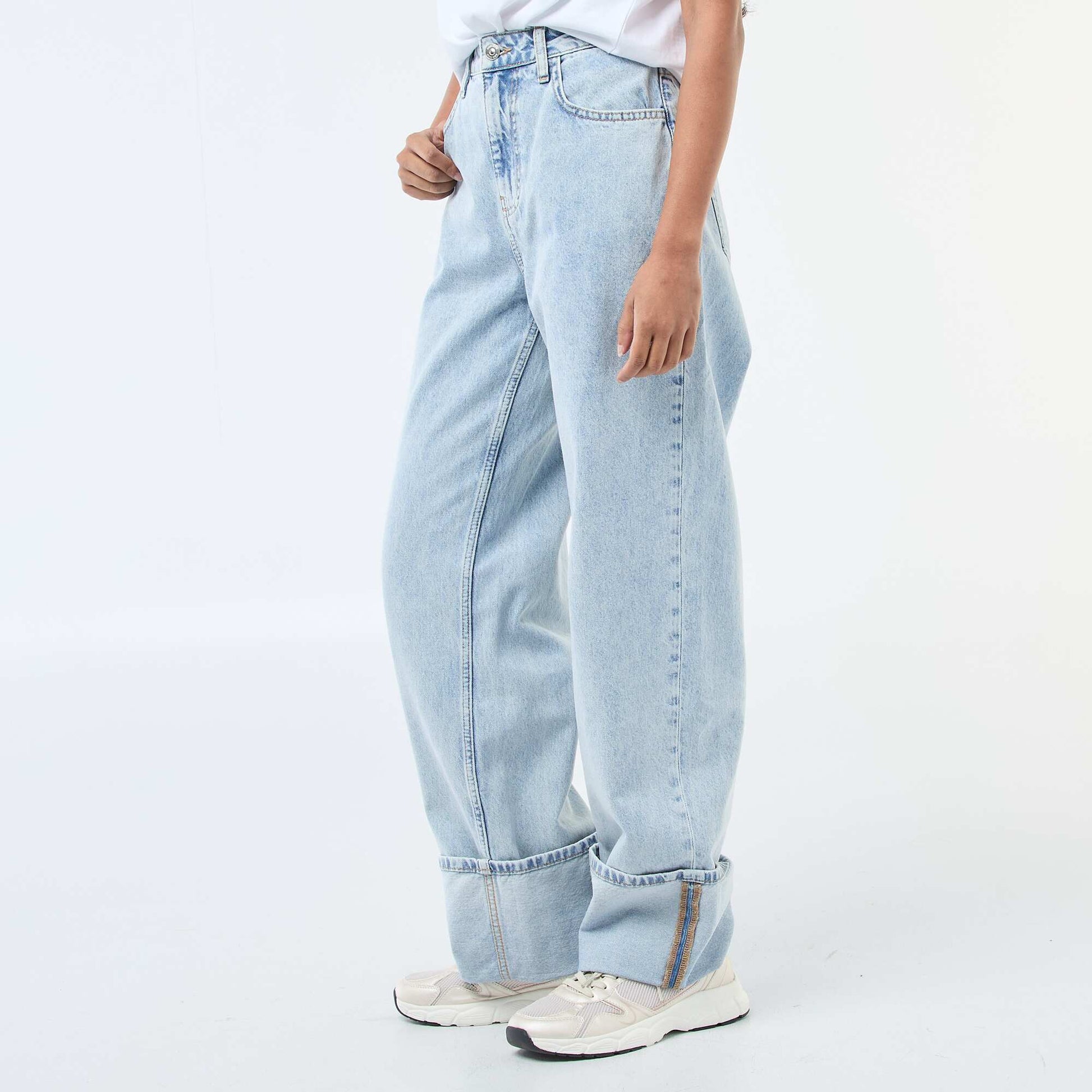 Jean regular / taille standard avec larges ourlets BLEU