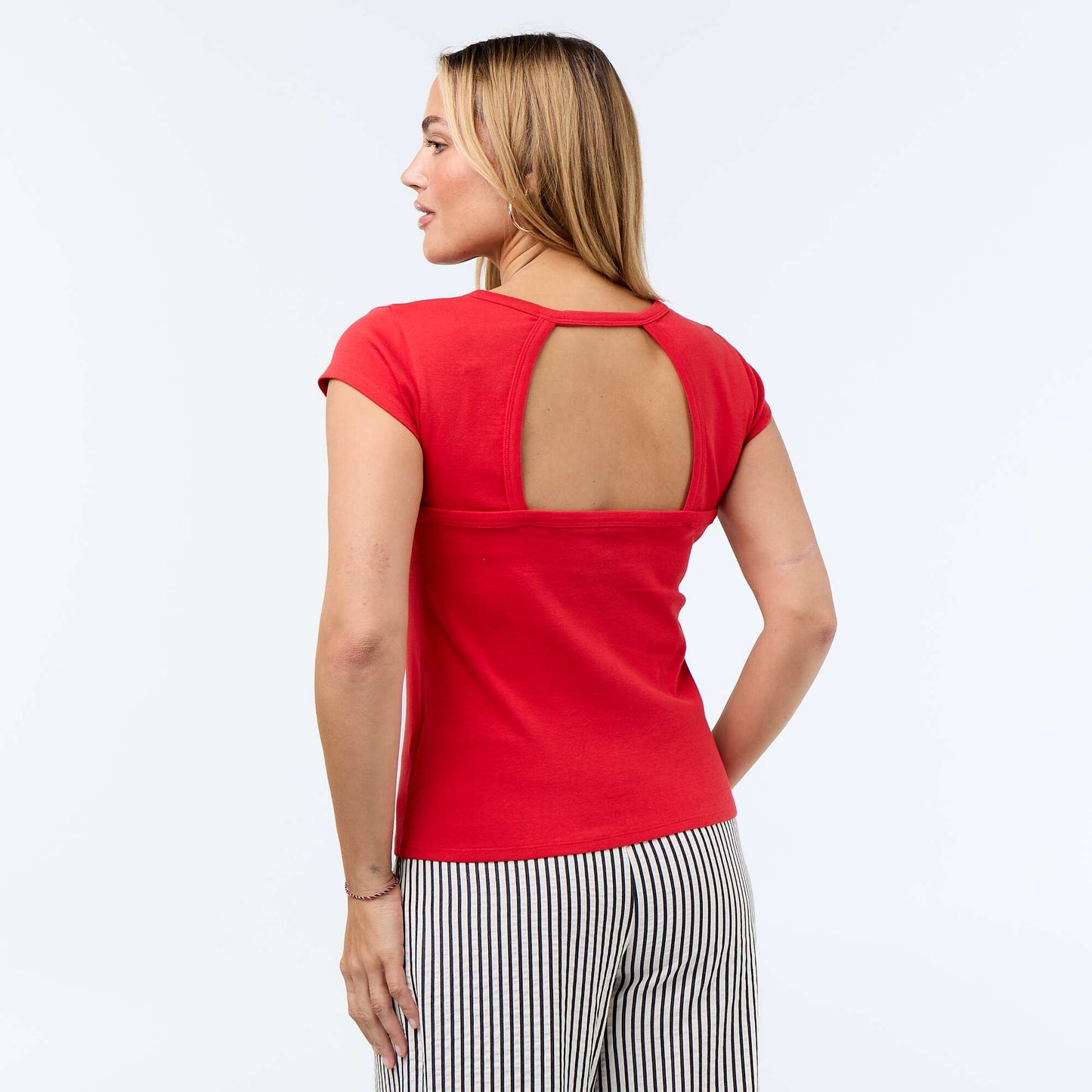 T-shirt uni à dos nu et manches courtes ROUGE