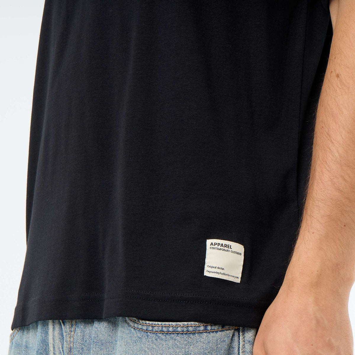 Tee-shirt uni à manches courtes et col rond NOIR