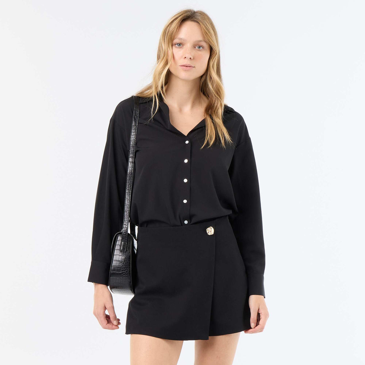 Jupe short avec bijou fantaisie NOIR
