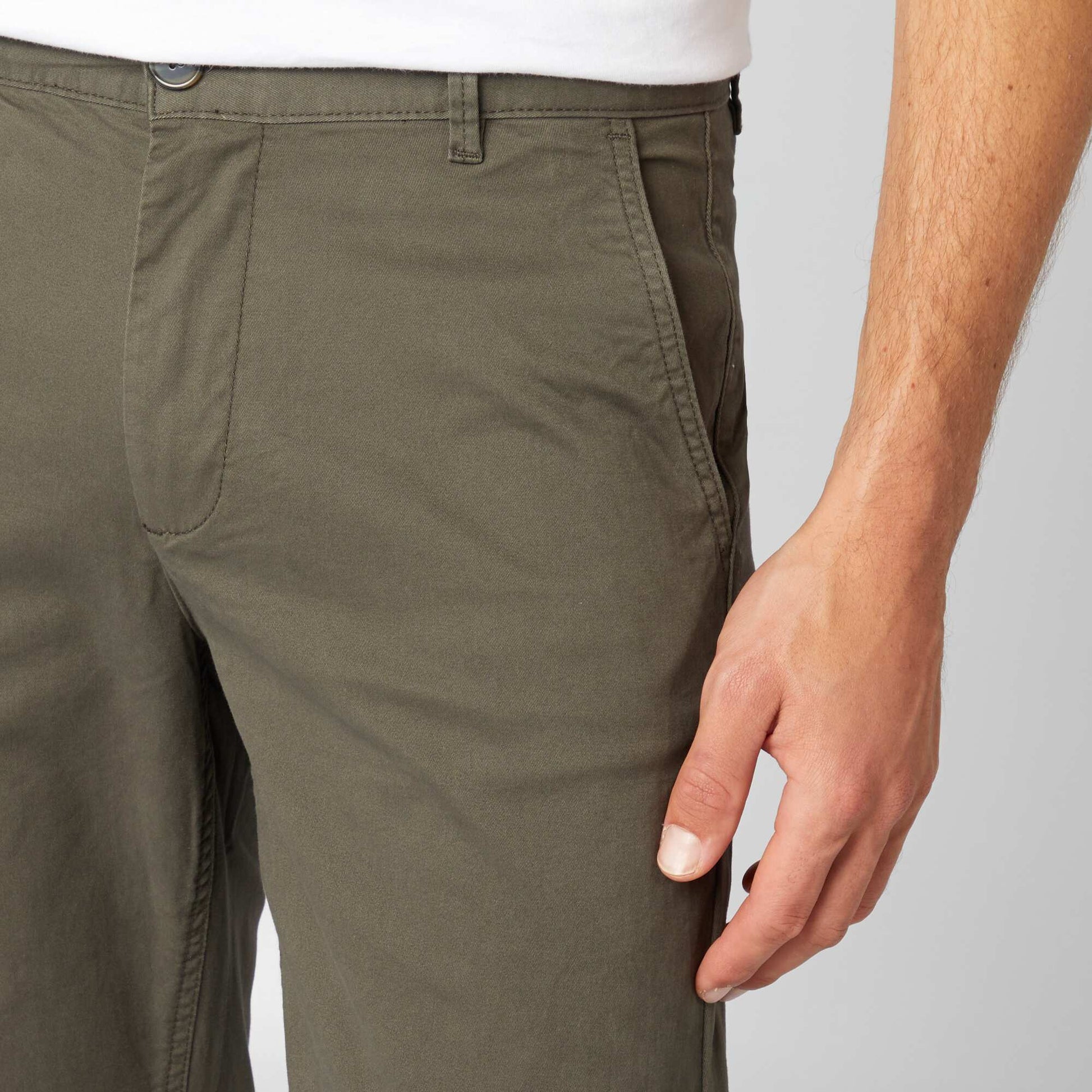 Pantalon chino slim VERT FONCé