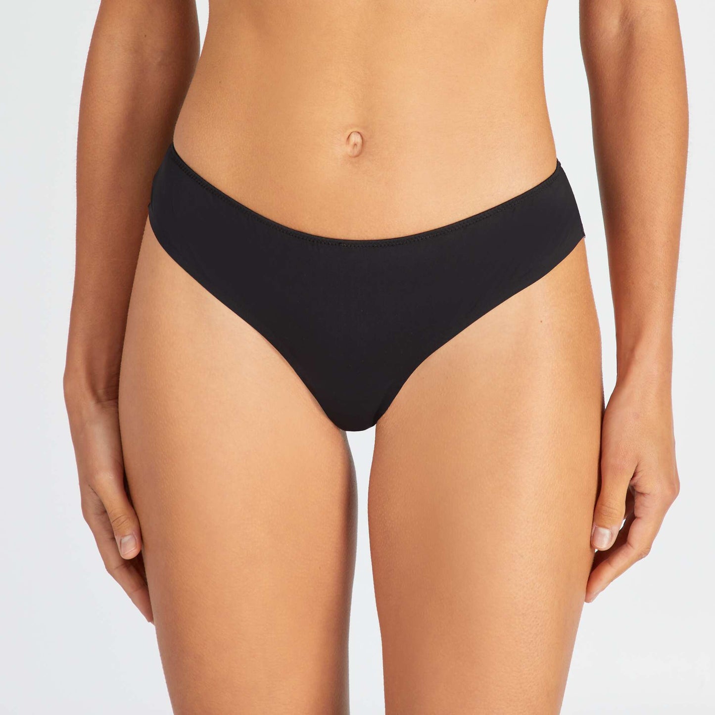 Tanga micro et dentelle NOIR